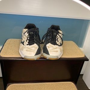 Mizuno volleyball shoes